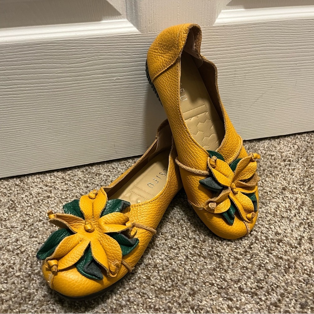 Women’s Yellow Leather Floral Slip-On Loafers
